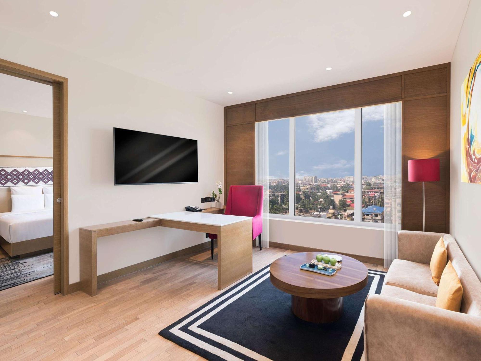 Novotel Guwahati Gs Road Eksteriør billede